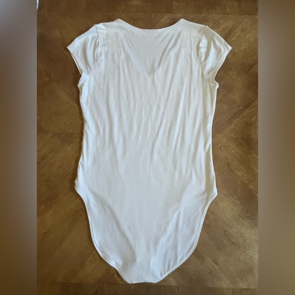 Old Navy White V-Neck Cap Sleeve Bodysuit | Size XL Tall - Picture 11 of 11